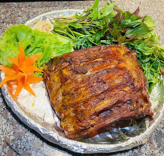 Không gian ấm cúng với món bò hảo hạng tại Bò Tơ Ông Minh - Ảnh 1