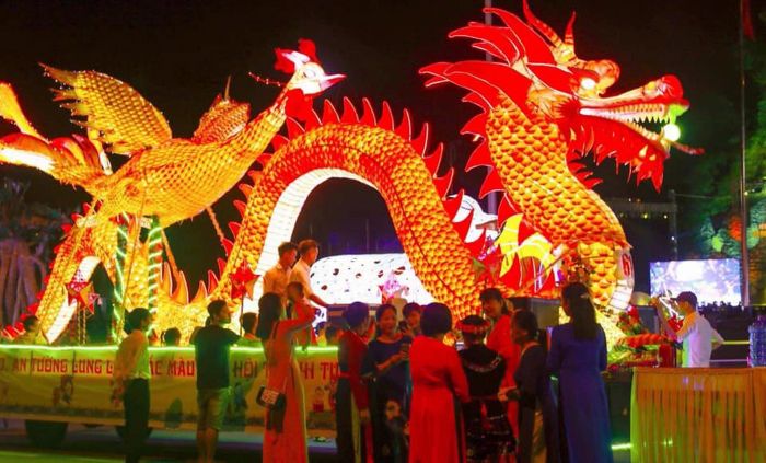 Hình ảnh minh họa lồng đèn thuyền rồng (Nguồn: Internet)