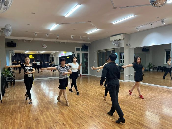 Royal Dance - Trung tâm đào tạo khiêu vũ thể thao ảnh 1