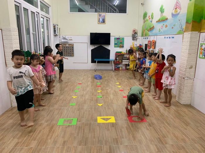 Hoạt động ngoại khóa vui nhộn của các bé Mầm Non Họa Mi