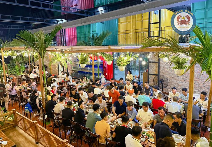 Không gian sang trọng với view biển tại Nhà Hàng Vua Cua Cửa Lò