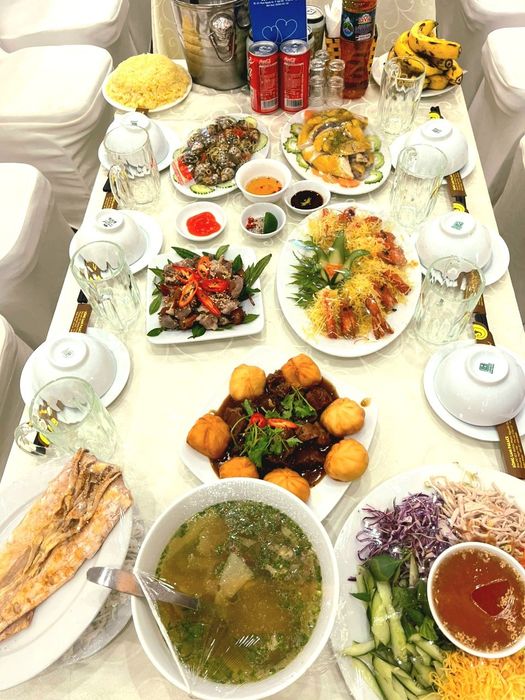 Không gian sang trọng và ấm cúng tại Nhà Hàng Sông Lam Palace