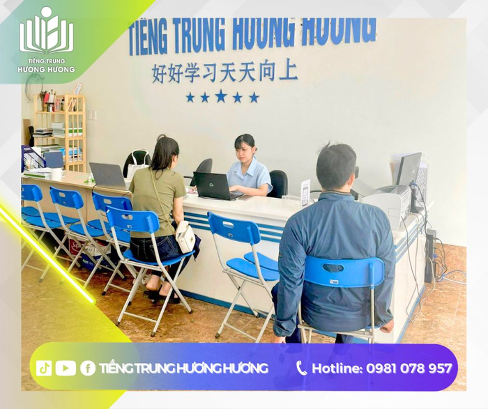 Hình ảnh học viên giao tiếp cùng giáo viên bản ngữ tại Hương Hương - HHEdu