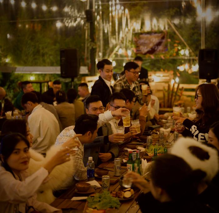 Không gian sống ảo đẹp mê ly tại 5PM Beer Garden