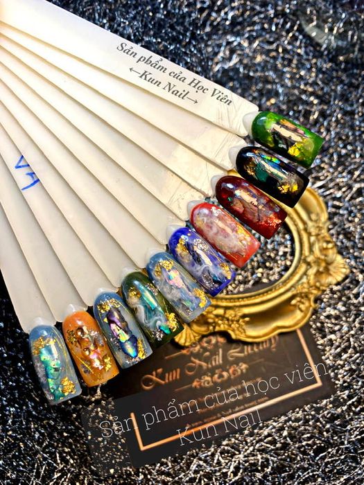 Học viên thực hành kỹ thuật nail cao cấp tại KUN Nail Biên Hòa