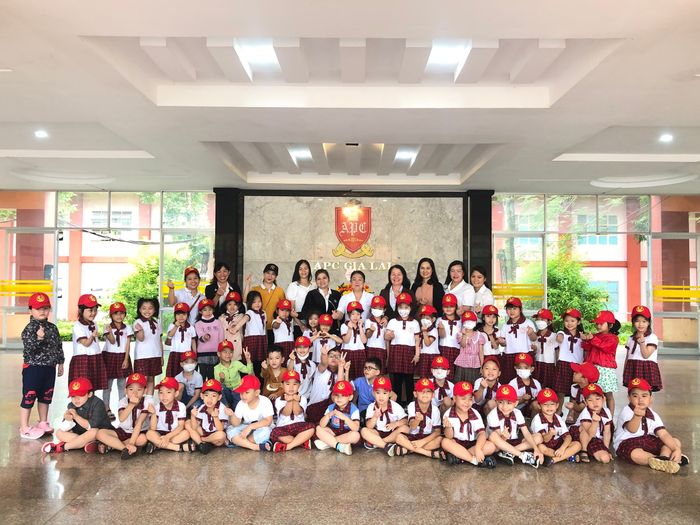 Khoảnh khắc đáng yêu tại Trường Mầm non Tuổi Thần Tiên - Nơi những nụ cười trẻ thơ tỏa sáng giữa không gian học tập đầy màu sắc.