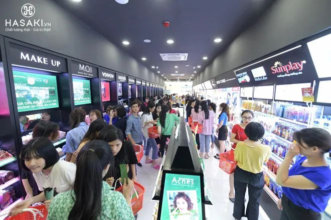 Không gian mua sắm sang trọng tại Hasaki