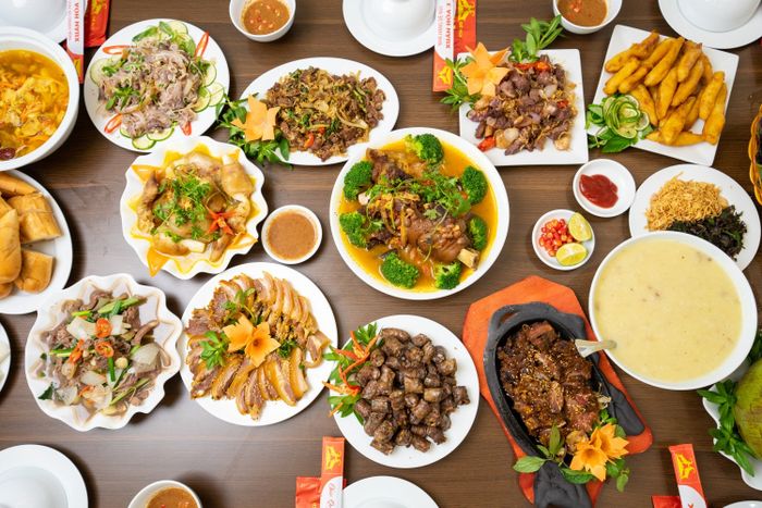 Không gian sang trọng tại Nhà Hàng Dê Núi Xuân Hoà