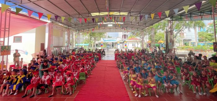 Hoạt động vui chơi ngoài trời tại Trường Mầm non Hồng Hà