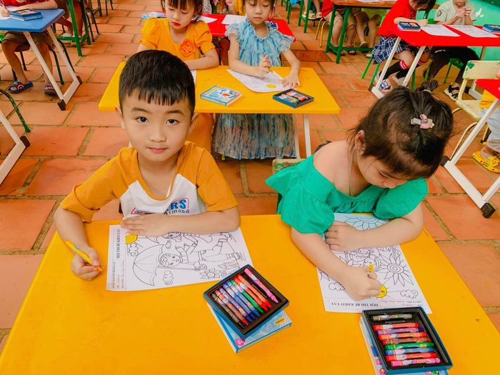Khoảnh khắc đáng yêu trong giờ học tại Trường Mầm non Hoàng Lan