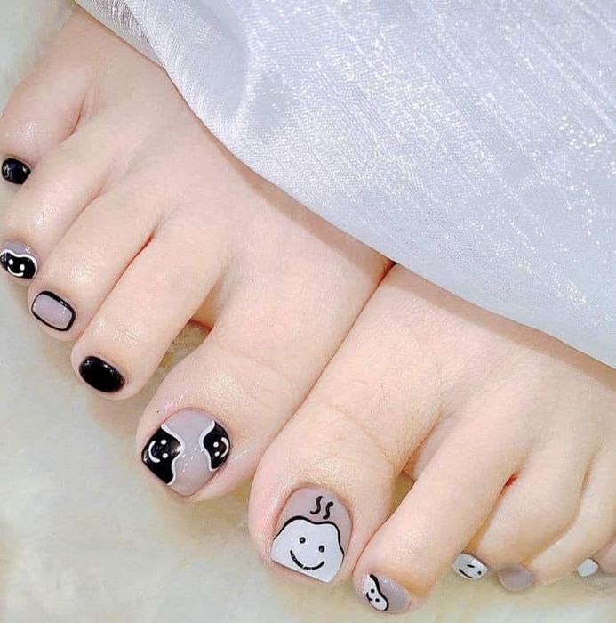 Học viên thực hành kỹ thuật nail tại ARMY NAIL