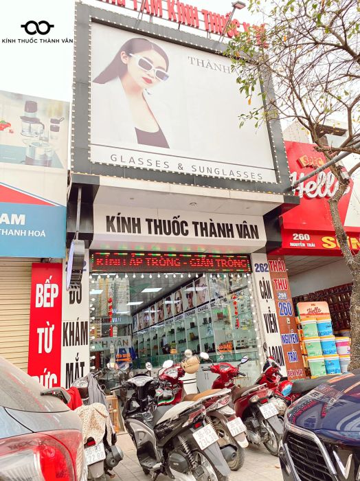 Góc tư vấn chuyên nghiệp cùng đội ngũ kỹ thuật viên giàu kinh nghiệm tại Kính thuốc Thành Vân