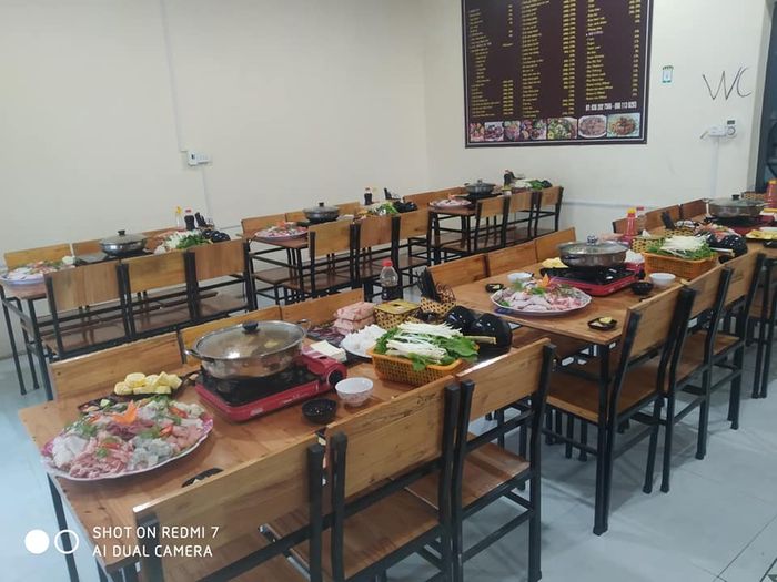 Không gian ấm cúng tại Lẩu Anh Em