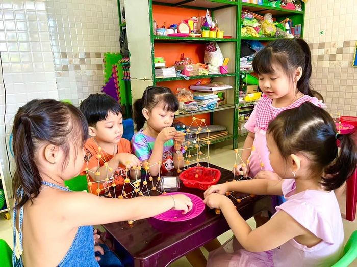 Hoạt động ngoài trời vui nhộn tại Trường Mầm non Hoàng Mai