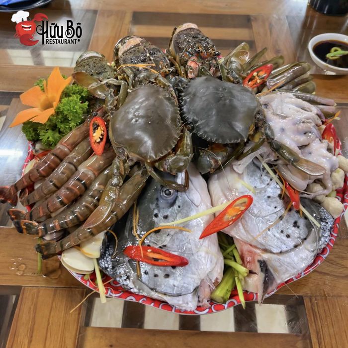 Không gian ấm cúng tại Hữu Bộ Restaurant