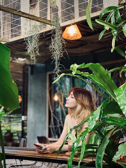 Không gian xanh mát như khu vườn nhỏ tại Lá Coffee