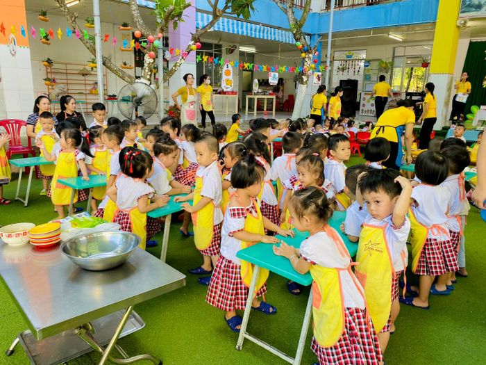 Khoảnh khắc học tập tại Trường Mầm non và Tiểu học Ngôi Sao
