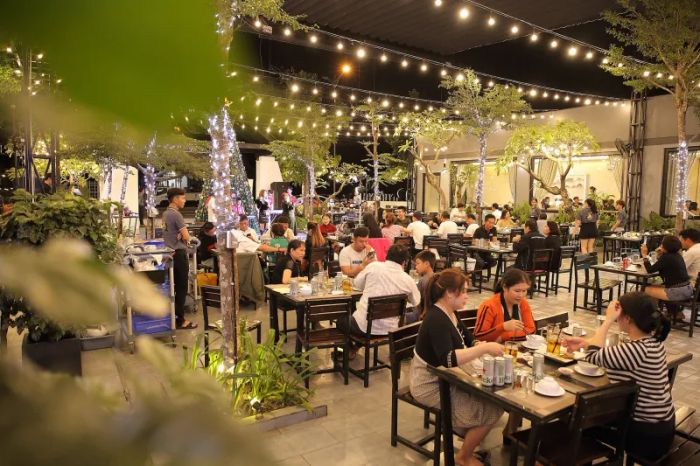 Không gian ấm cúng tại Nhà hàng Bia & Nướng 102 - Ảnh 1