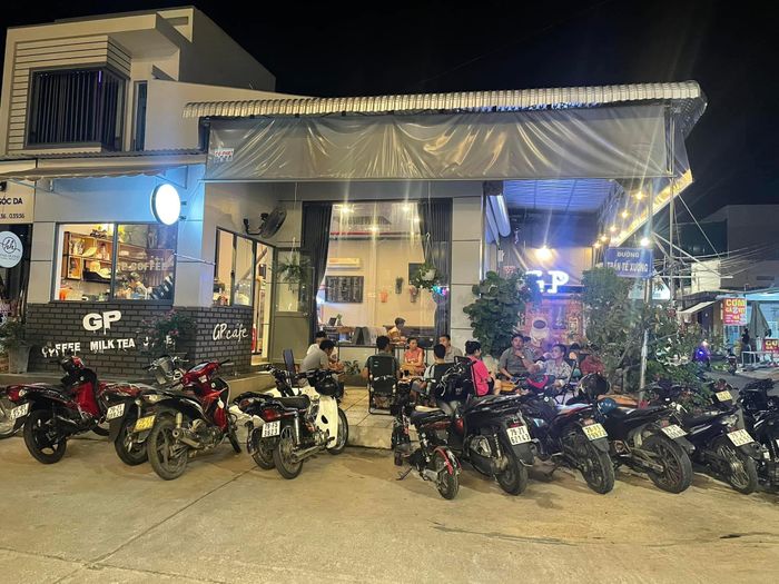 Không gian nhỏ xinh tại GP Coffee & Milk Tea