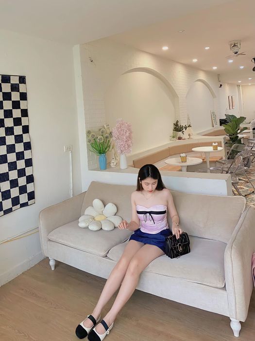 Không gian trắng tinh khôi đầy ánh sáng tại Xanh Coffee