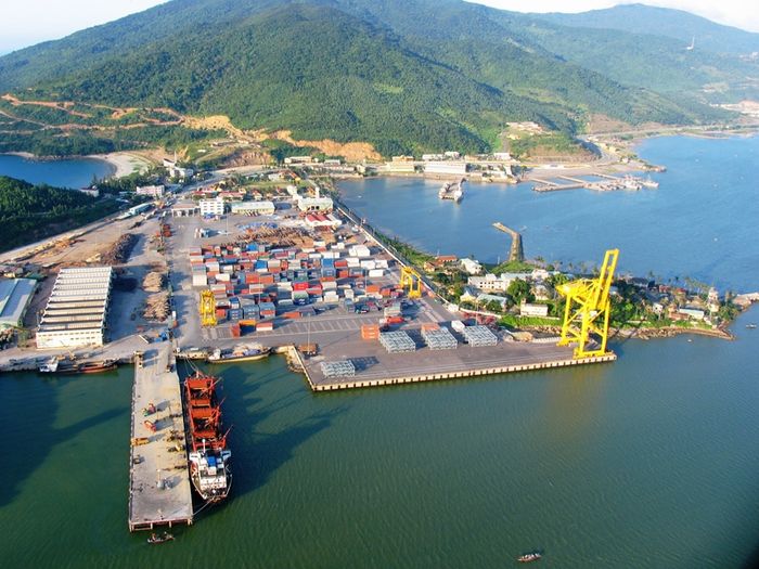 Toàn cảnh Cảng Đà Nẵng nhìn từ biển