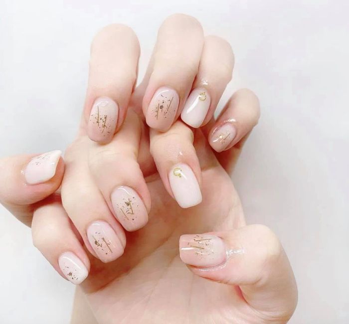 Hình ảnh không gian sang trọng và quy trình làm nail chuyên nghiệp tại Lyn Ka
