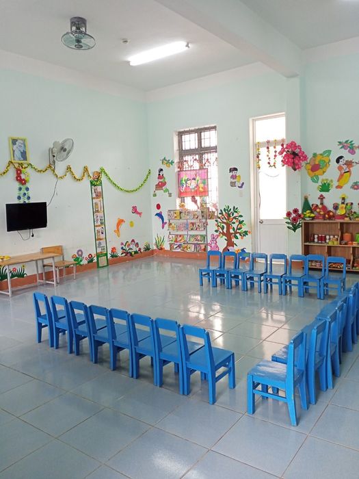 Hình ảnh Trường Mầm non Bông Sen - Khuôn viên xanh mát với những góc học tập sáng tạo, nơi trẻ thỏa sức khám phá thế giới.