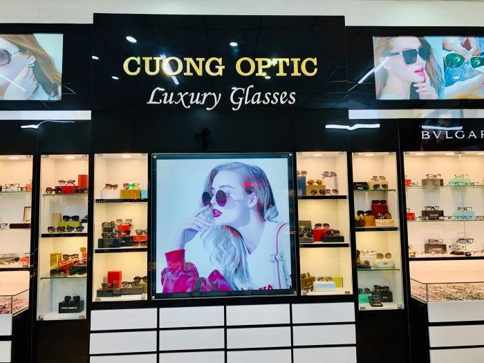 Góc trưng bày những mẫu kính thời trang cao cấp tại Trung Tâm Kính Thuốc Y Tế