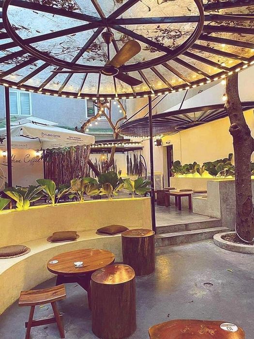 Không gian tối giản đầy tinh tế tại Him Coffee