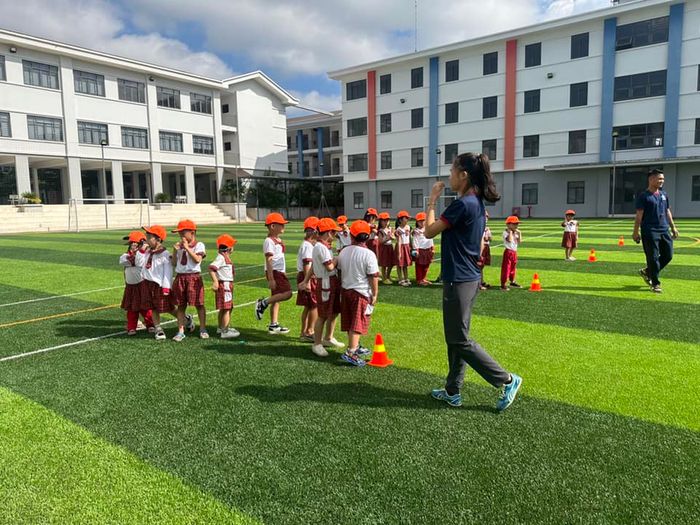 Hoạt động vui chơi ngoài trời tại Trường Mầm Non Tuổi Hồng