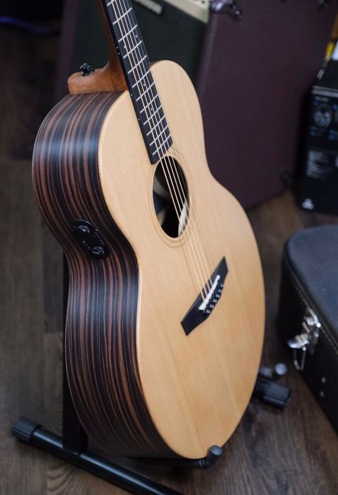 Bộ sưu tập nhạc cụ đa dạng tại Guitar Đồng Tâm