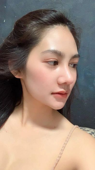 Sau khi nâng mũi, tôi đã trở thành fan cuồng của việc chụp góc nghiêng. ảnh 1