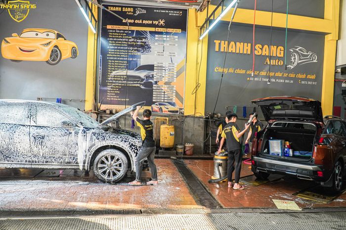 Hình ảnh quy trình rửa xe tiêu chuẩn tại THANH SANG AUTO