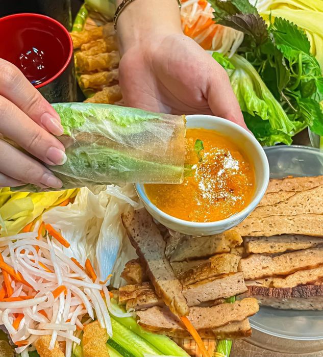 Không gian ấm cúng và món ngon đặc trưng tại Trendy 9