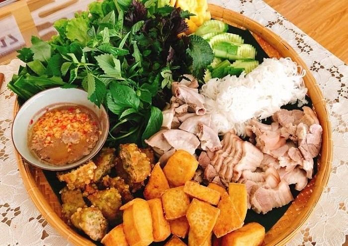 Không gian ấm cúng tại Quán Khoái