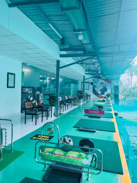 Toàn cảnh ấn tượng sân tập Brother Golf về đêm