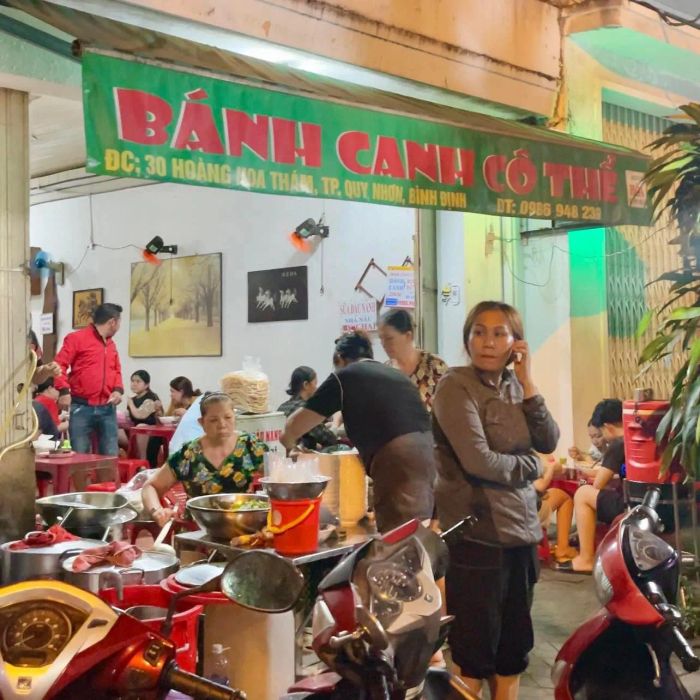 Không gian ấm cúng và tô bánh canh đặc trưng tại Cô Thể - Ảnh 2