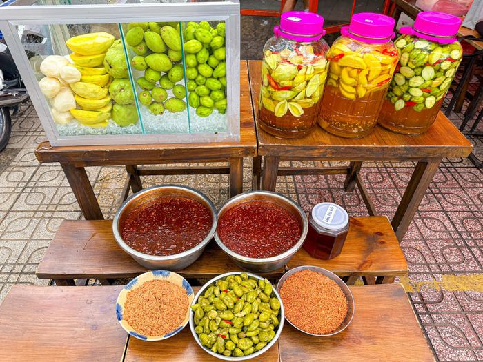 Không gian ấm cúng tại Quán Ăn Vặt Shin
