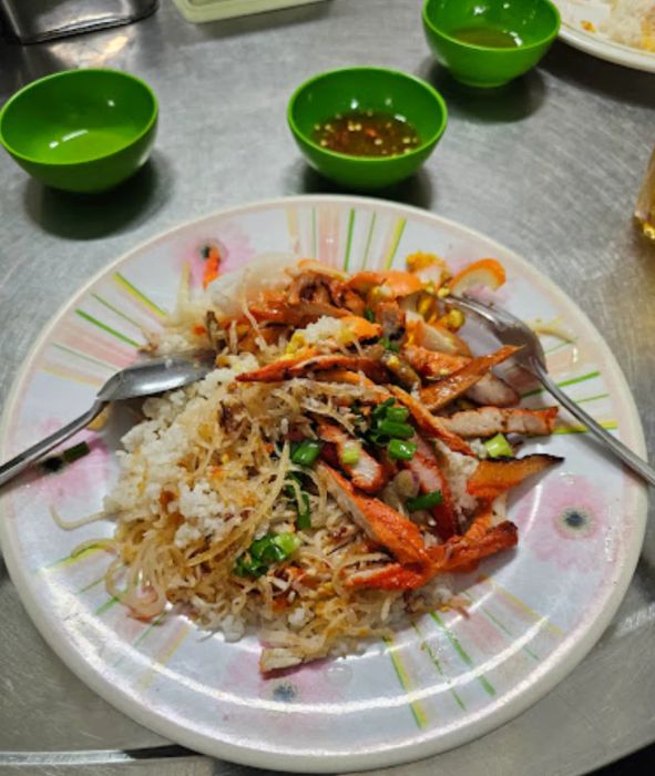 Không gian ấm cúng của quán Cơm Tấm Cây Điệp