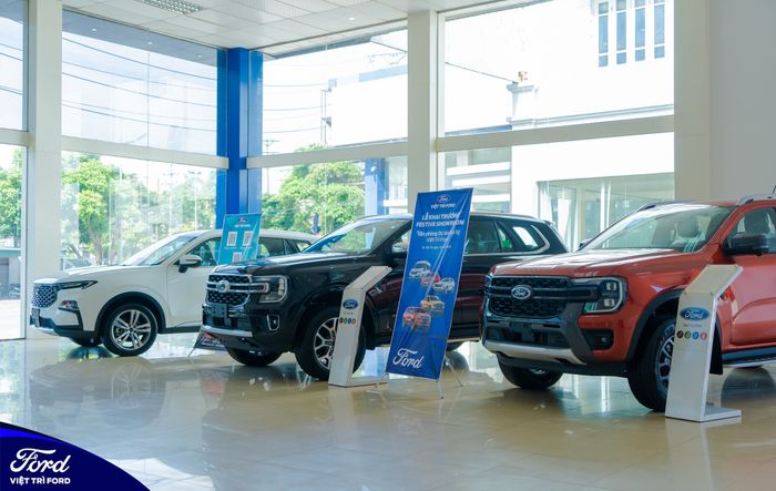 Hình ảnh showroom Hà Thành Ford - Không gian trưng bày đẳng cấp