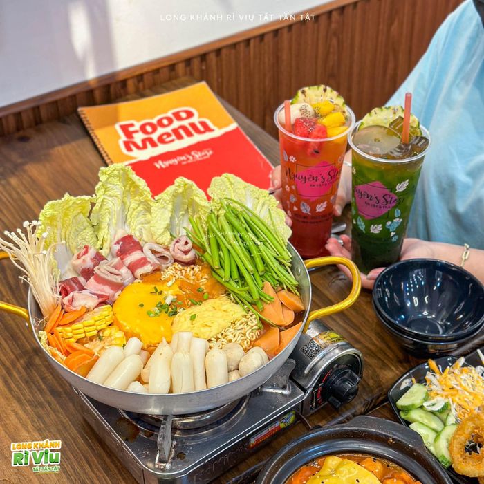 Nguyên's Store - Không gian ấm cúng cho hội bạn thân
