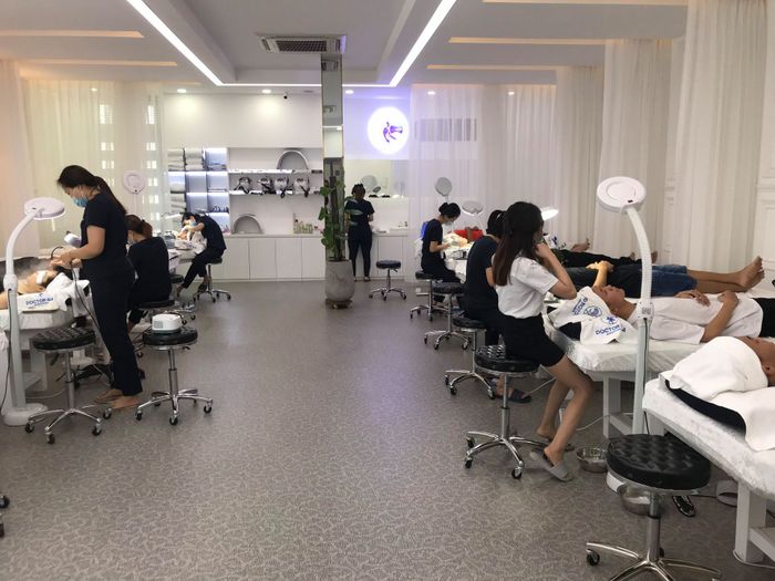 Hình ảnh quy trình trị liệu chuyên nghiệp tại Gà Spa Bình Dương