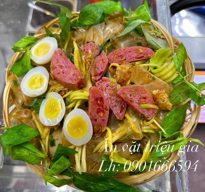 Không gian ấm cúng tại quán Ăn Vặt Triệu Gia