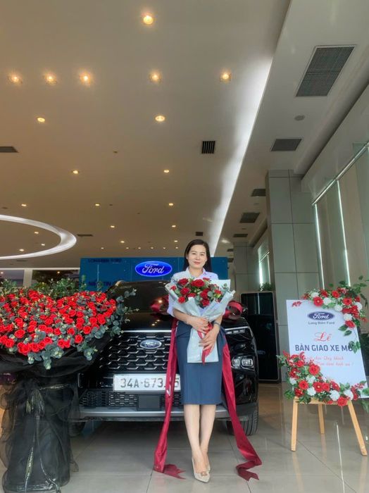 Không gian trưng bày sang trọng tại Long Biên Ford