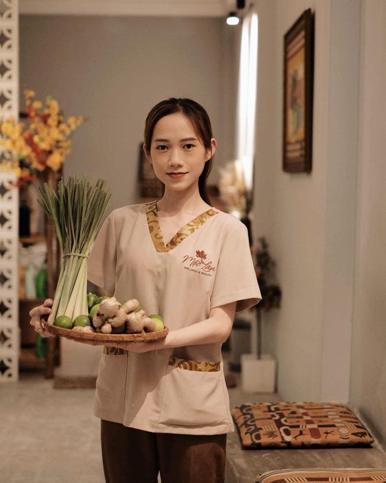 Quy trình gội đầu thảo dược chuẩn spa tại Mộc Lan