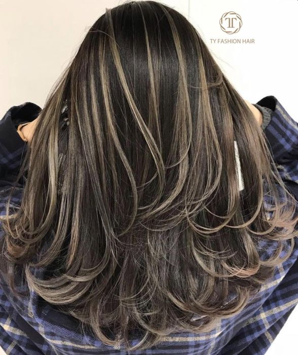 Không gian hiện đại và sang trọng tại Tý Fashion Hair Salon