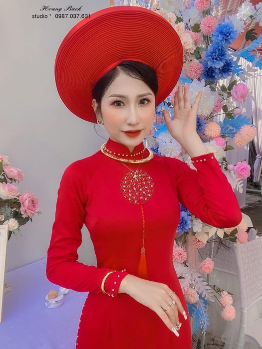 BST váy cưới và trang điểm ấn tượng tại Studio Hoàng Bách