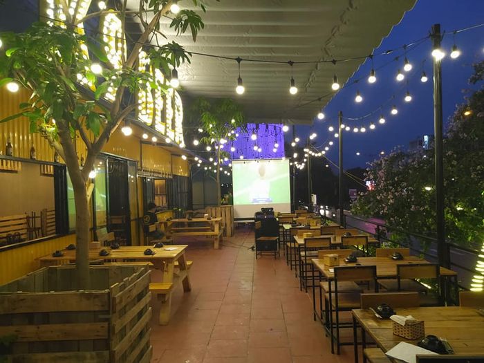 Không gian nhộn nhịp tại K9 Beer & Restaurant - Ảnh 1