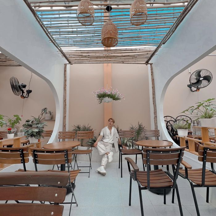 Không gian tối giản đầy nghệ thuật tại BIN Coffee&Tea