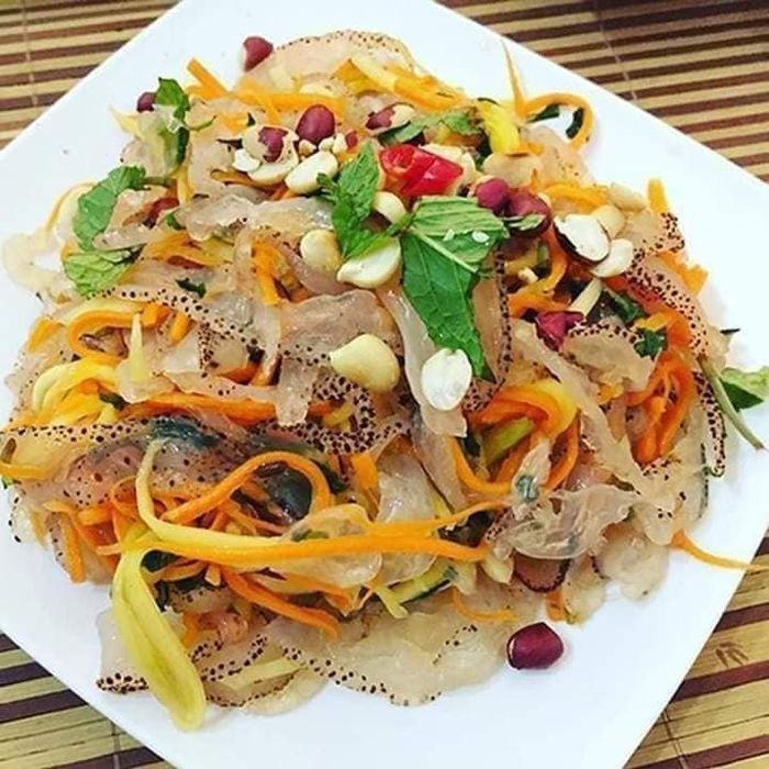 Không gian ấm cúng và món ngon đặc trưng tại SÁU Út Quán